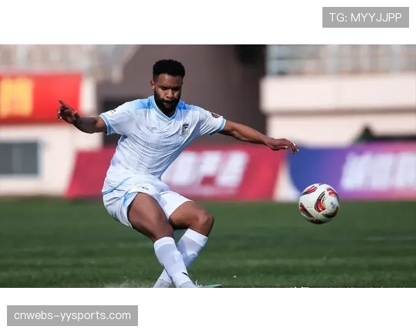 格拉纳达核心中卫托伦特因肌肉疲劳缺席训练,球队本周防守压迫演练受影响